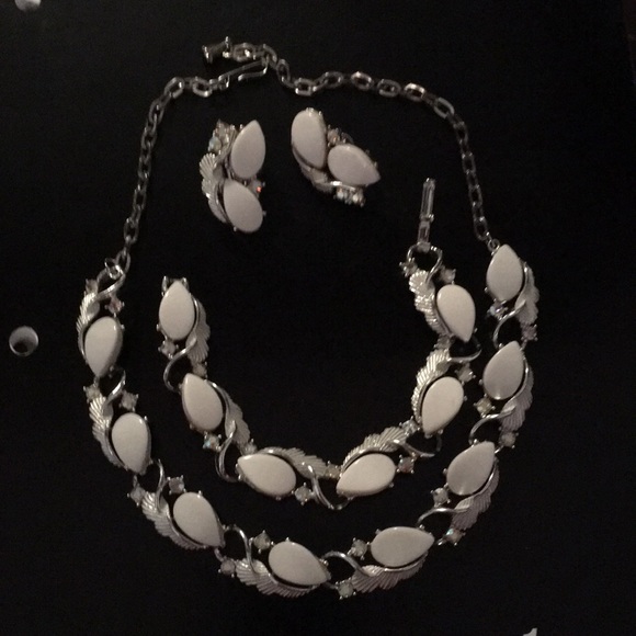 Jewelry - 3 piece set vintage